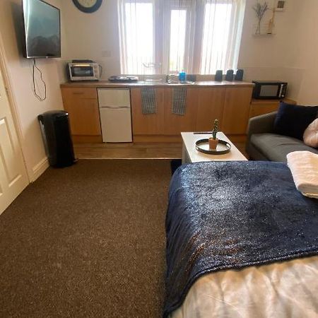 Bv Cosy Studio Eleven At Deighton Huddersfield Apartment Exterior photo